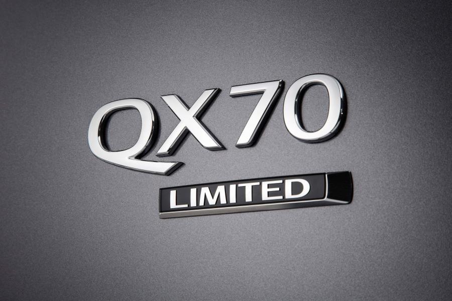 Логотип Infiniti QX70 3.7 Limited Edition 2016 года  (фото 1 из 8)